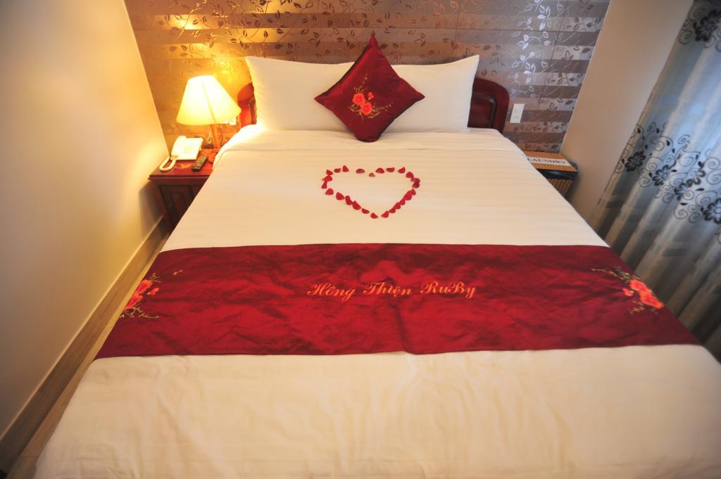Hong Thien Ruby Hotel Hue Bagian luar foto