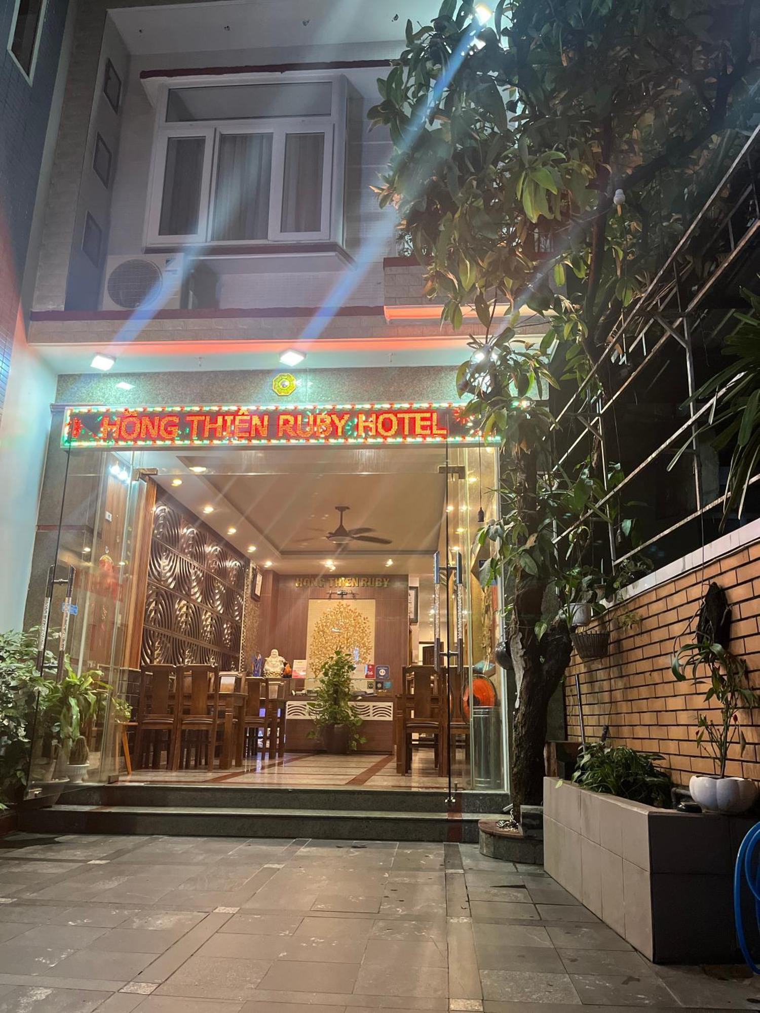 Hong Thien Ruby Hotel Hue Bagian luar foto
