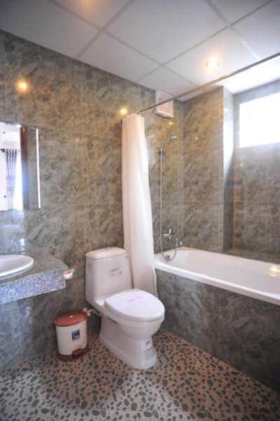 Hong Thien Ruby Hotel Hue Bagian luar foto