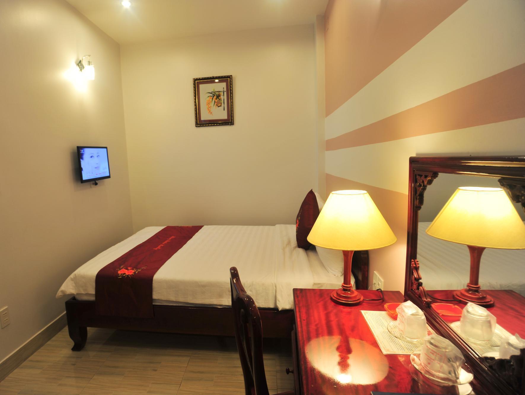 Hong Thien Ruby Hotel Hue Bagian luar foto