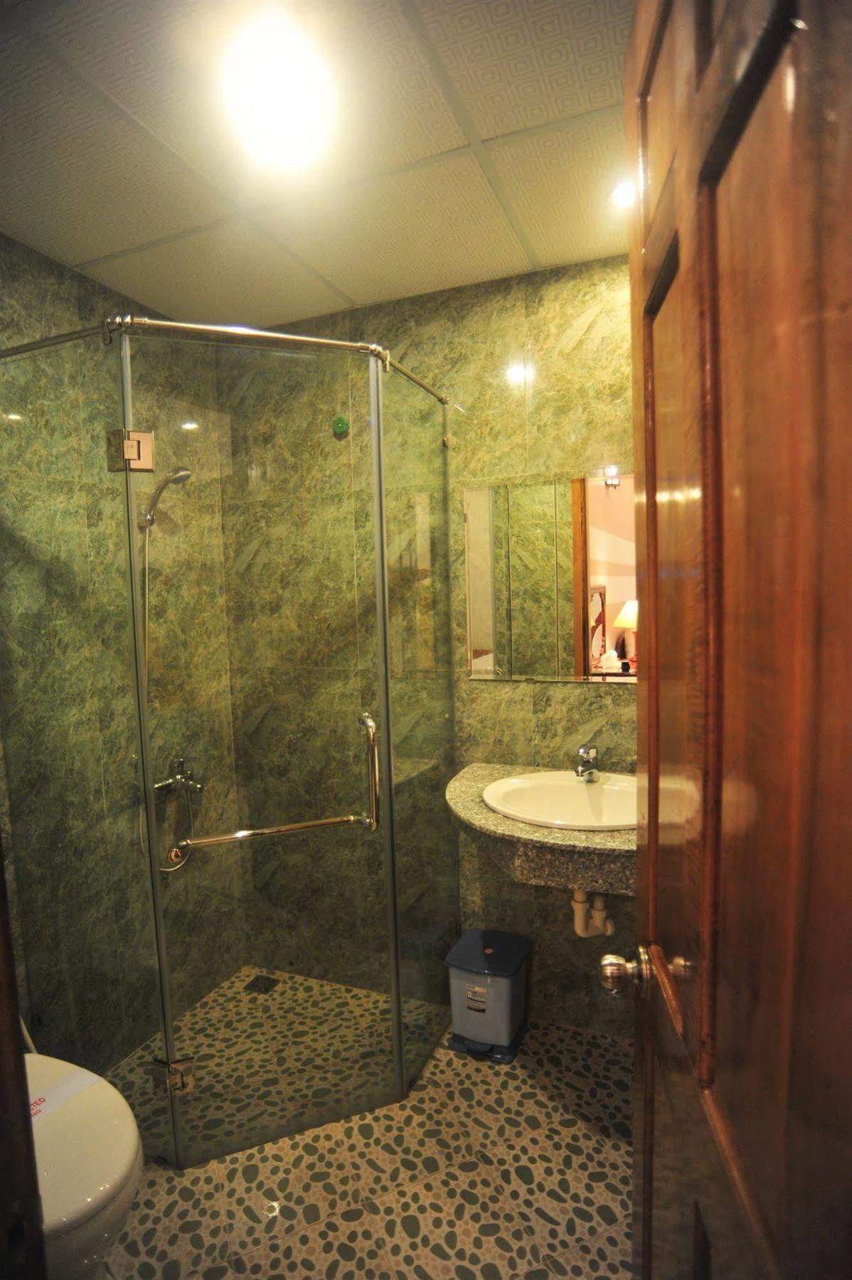 Hong Thien Ruby Hotel Hue Bagian luar foto