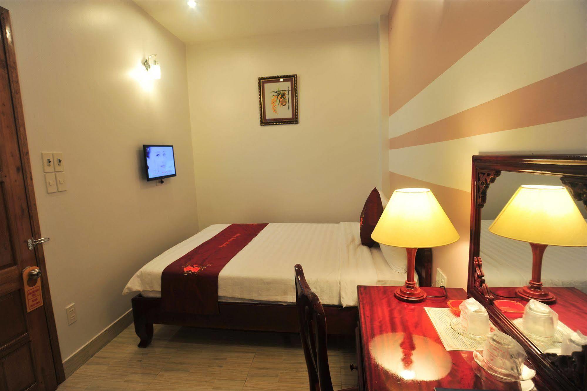Hong Thien Ruby Hotel Hue Bagian luar foto