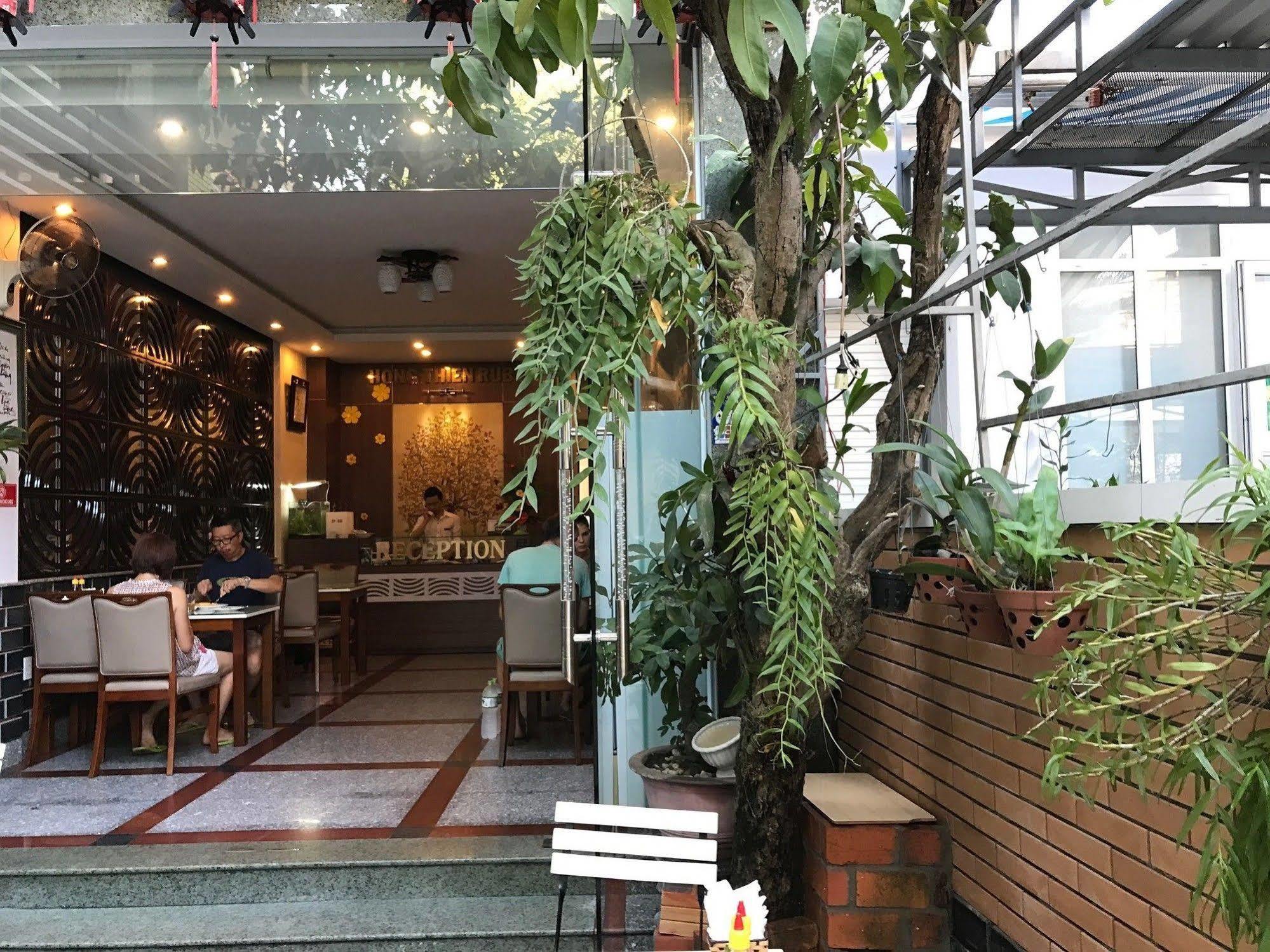 Hong Thien Ruby Hotel Hue Bagian luar foto