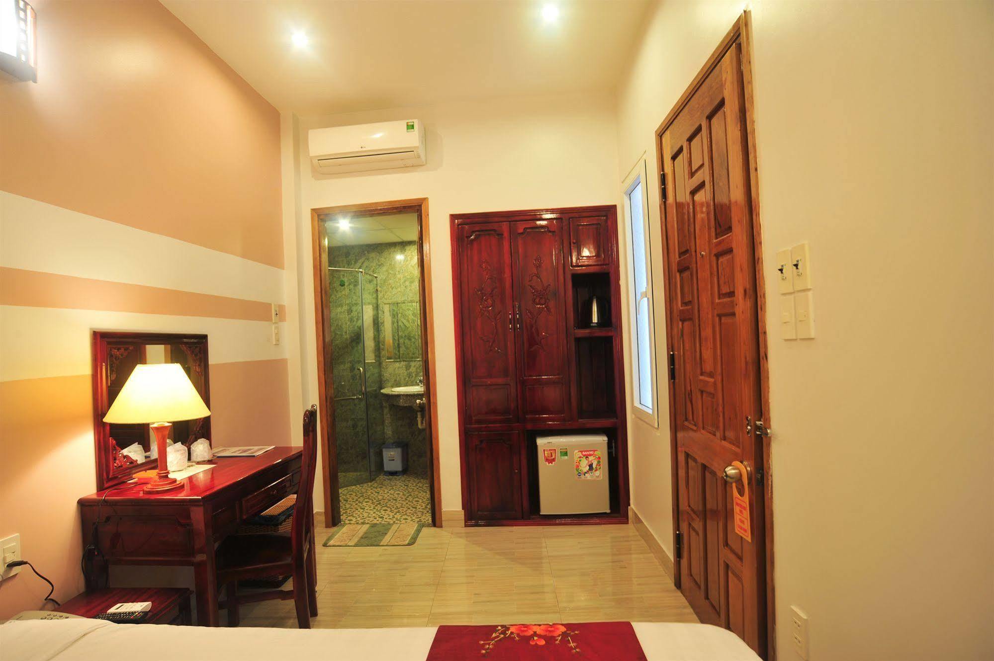 Hong Thien Ruby Hotel Hue Bagian luar foto