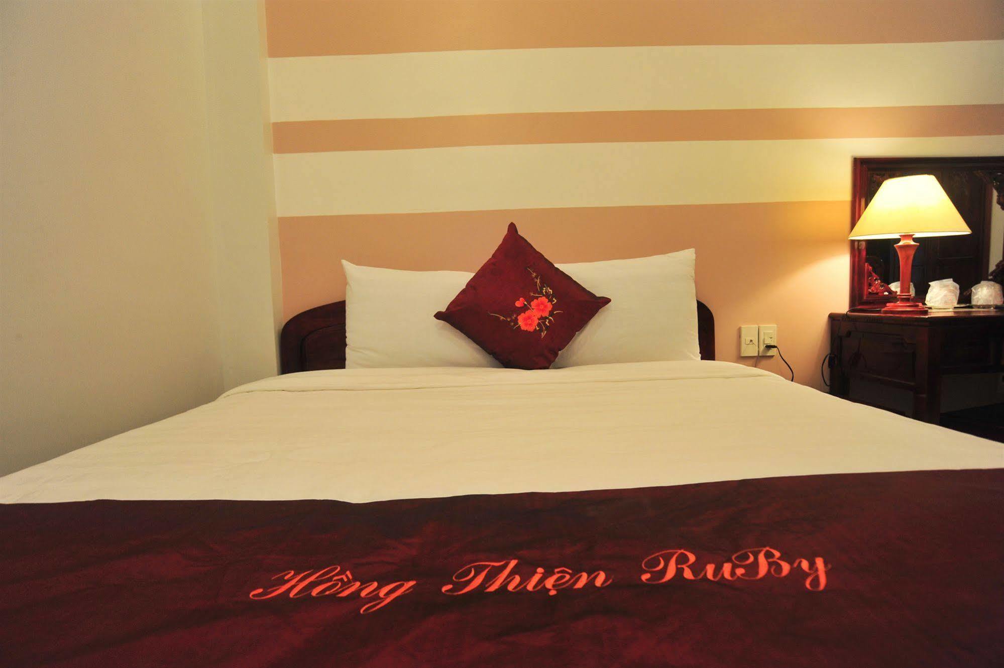 Hong Thien Ruby Hotel Hue Bagian luar foto